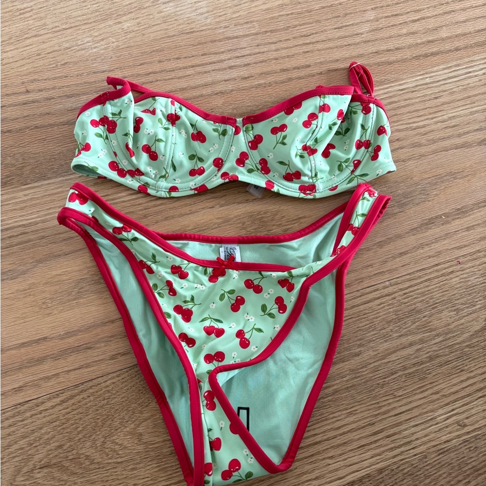Frankie’s bikinis set